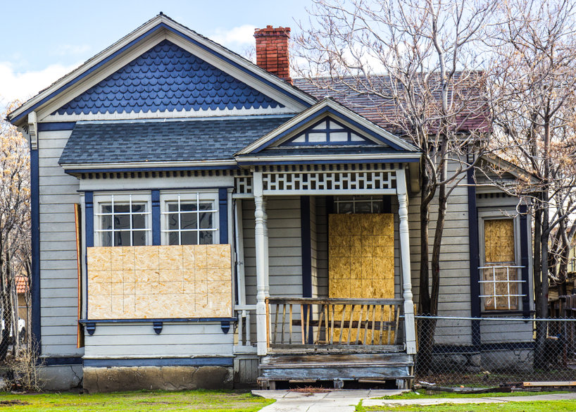 photo of old foreclosed home